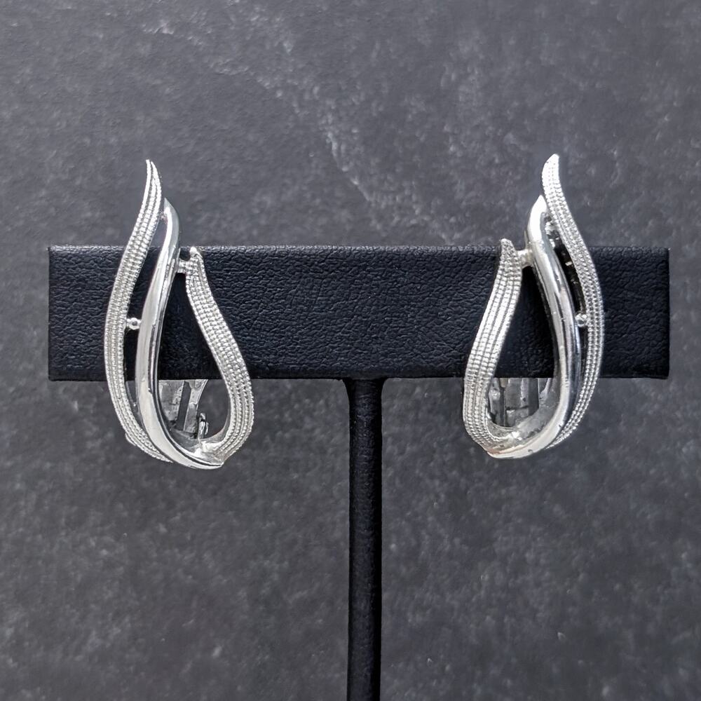 Vintage Sarah Coventry Clip On Earrings 1.25" Statement Silver Tone Stylish